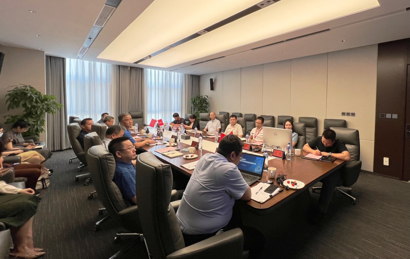 【官微配图，国旗已修】手机拍摄原图01 - DIY自动校正.jpg